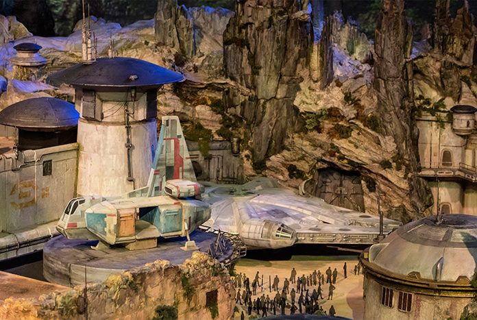 star-wars-land-model-falcon