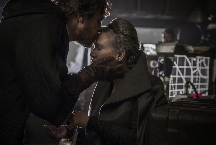 tlj-luke-kissing-leia-696