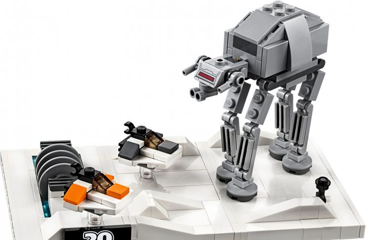 Close Up Look at LEGO Star Wars May 4th Battle of Hoth Micro Set