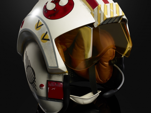 hasbro-tff-2019-press-image-tbs-luke-helmet-2