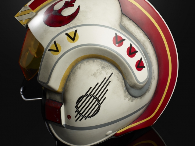 hasbro-tff-2019-press-image-tbs-luke-helmet-3