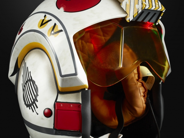 hasbro-tff-2019-press-image-tbs-luke-helmet-6