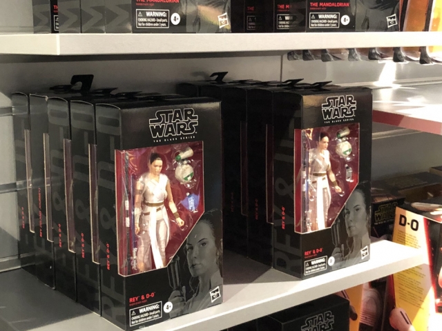 D350 - Review of New Disney Store Dedicated Star Wars and Marvel Shop