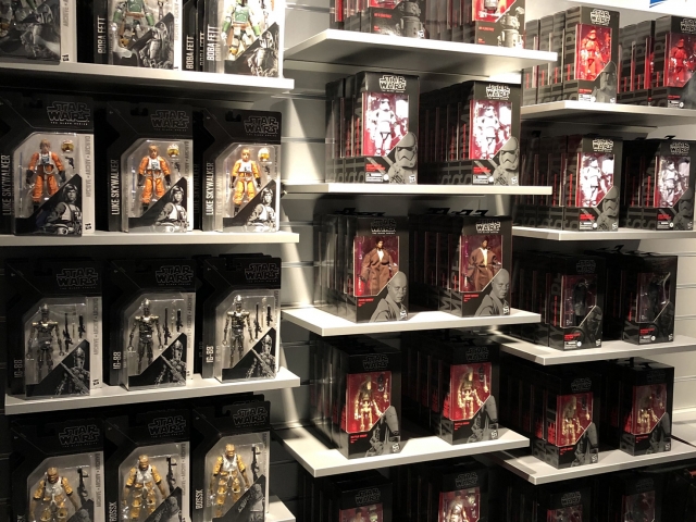 D350 - Review of New Disney Store Dedicated Star Wars and Marvel Shop