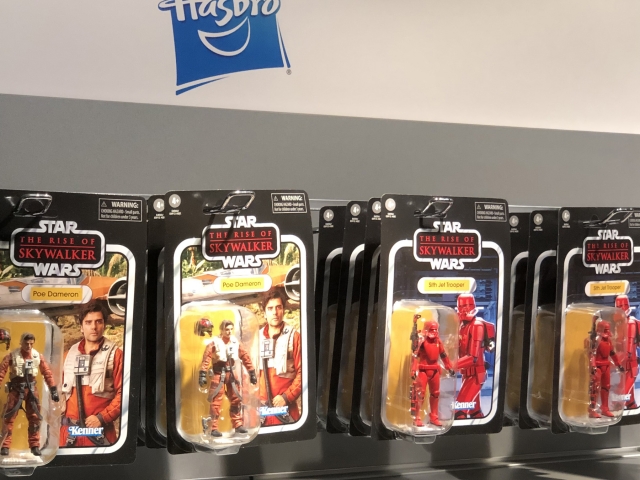 D350 - Review of New Disney Store Dedicated Star Wars and Marvel Shop