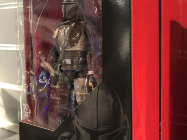 D350 - Review of New Disney Store Dedicated Star Wars and Marvel Shop
