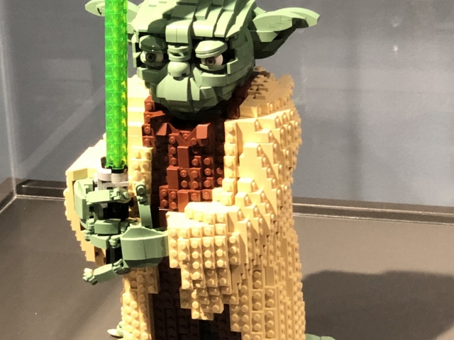 D350 - Review of New Disney Store Dedicated Star Wars and Marvel Shop