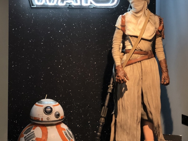 D350 - Review of New Disney Store Dedicated Star Wars and Marvel Shop