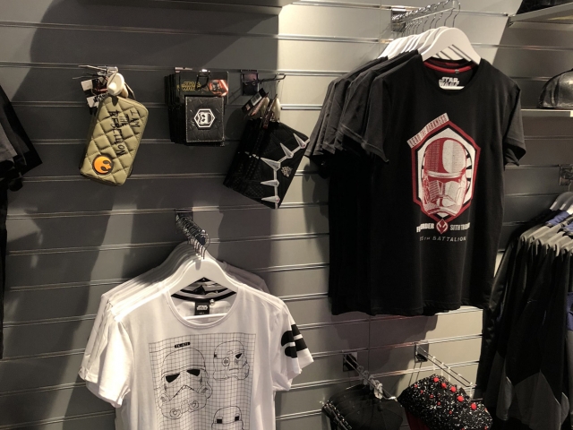 D350 - Review of New Disney Store Dedicated Star Wars and Marvel Shop