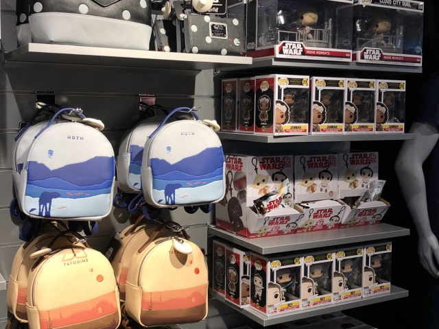 D350 - Review of New Disney Store Dedicated Star Wars and Marvel Shop