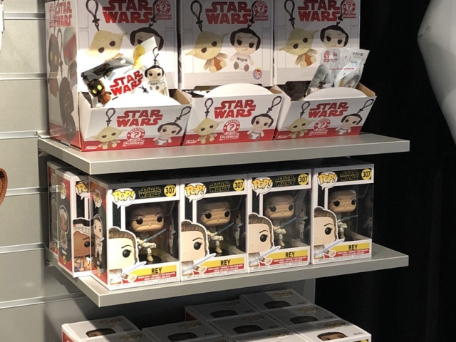 D350 - Review of New Disney Store Dedicated Star Wars and Marvel Shop