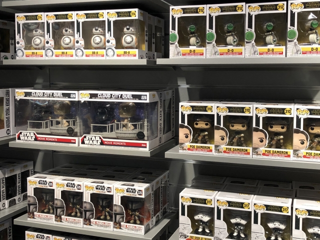 D350 - Review of New Disney Store Dedicated Star Wars and Marvel Shop
