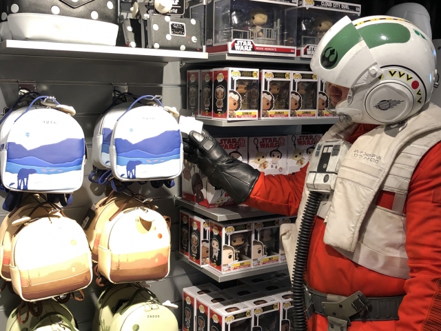D350 - Review of New Disney Store Dedicated Star Wars and Marvel Shop