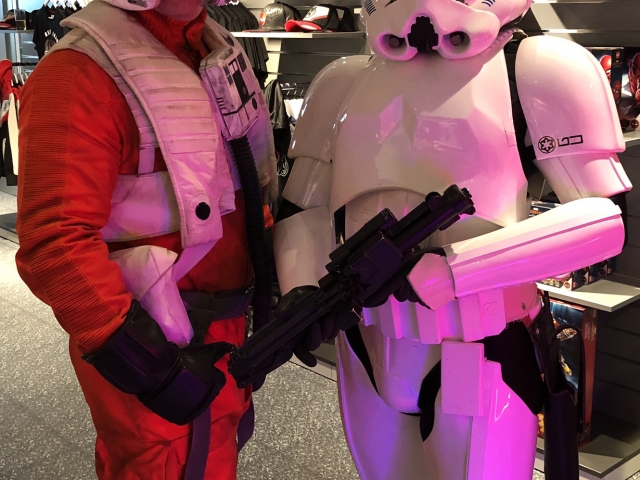 D350 - Review of New Disney Store Dedicated Star Wars and Marvel Shop
