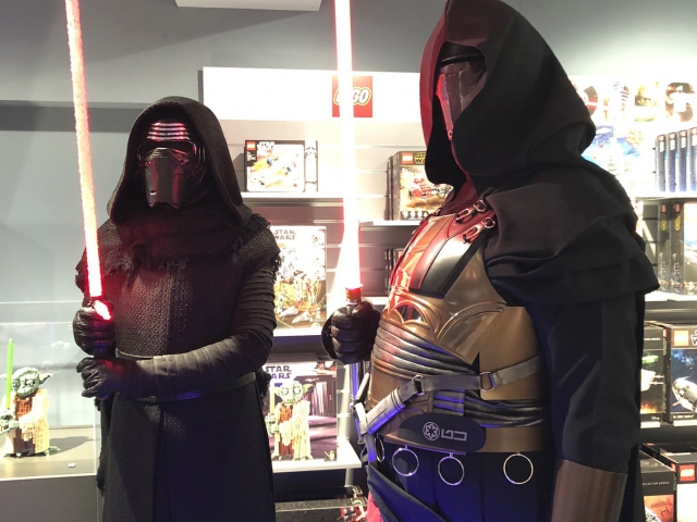 D350 - Review of New Disney Store Dedicated Star Wars and Marvel Shop