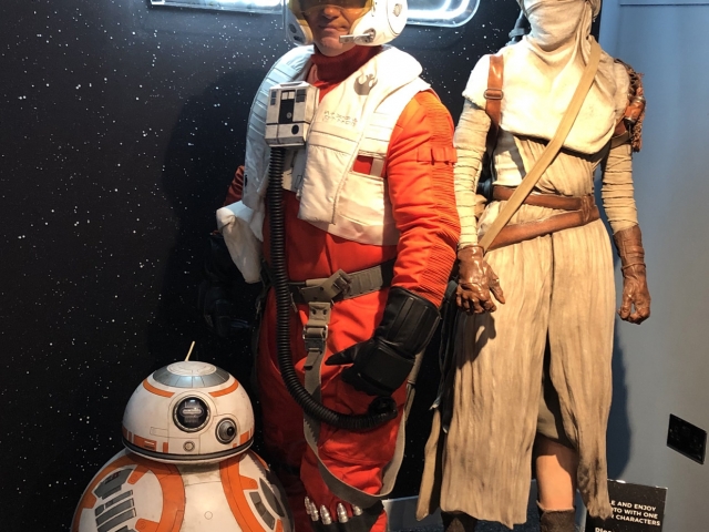 D350 - Review of New Disney Store Dedicated Star Wars and Marvel Shop