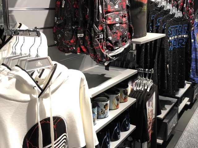 D350 - Review of New Disney Store Dedicated Star Wars and Marvel Shop