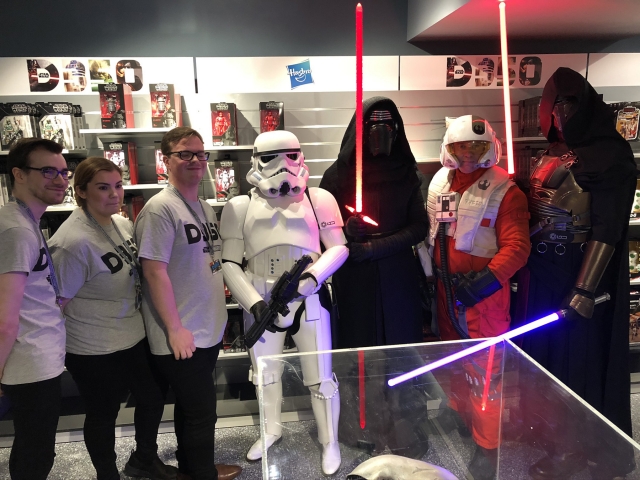 D350 - Review of New Disney Store Dedicated Star Wars and Marvel Shop