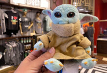 New Shoulder Plushes Arrive at Walt Disney World – The Child and Talking Porg