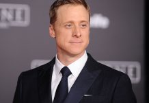 Alan Tudyk Cast as Mr. Darling in Peter Pan & Wendy on Disney+