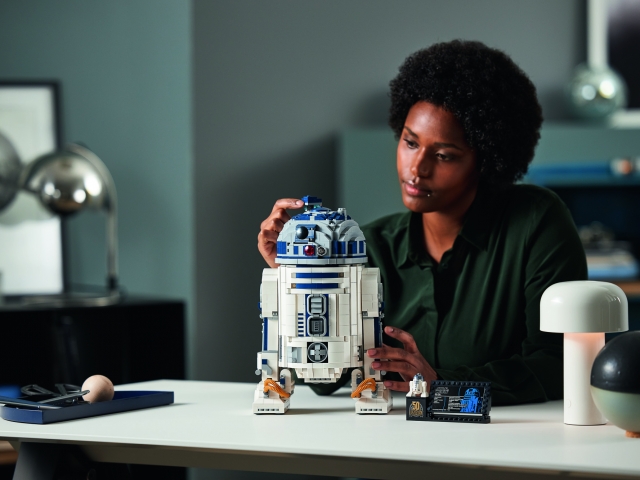 New LEGO Star Wars R2-D2 Officially Revealed, Available from May 1st