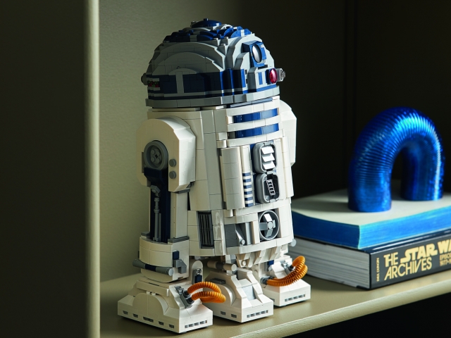 New LEGO Star Wars R2-D2 Officially Revealed, Available from May 1st
