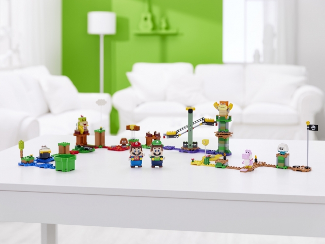 LEGO Super Mario Gets 2-Player Action with LEGO Mario and LEGO Luigi
