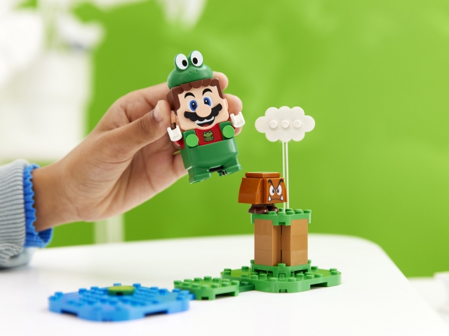 LEGO Super Mario Gets 2-Player Action with LEGO Mario and LEGO Luigi
