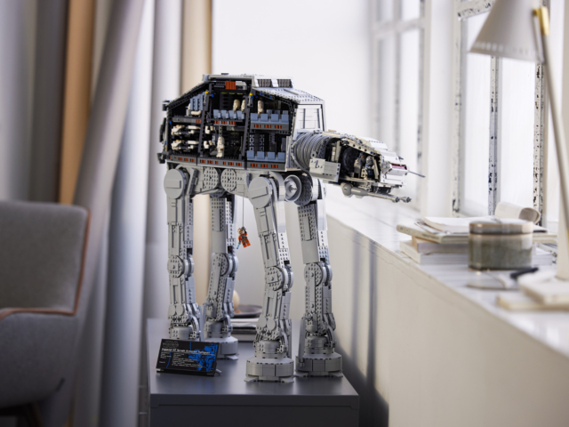 LEGO Star Wars Ultimate Collector Series AT-AT (#75313)