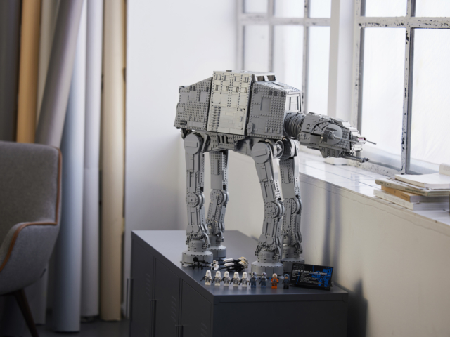 LEGO Star Wars Ultimate Collector Series AT-AT (#75313)