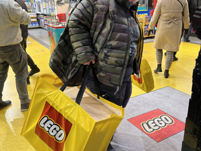 LEGO_UCS_ATAT_Launch_20