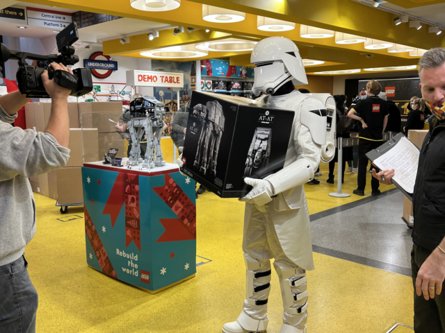 LEGO_UCS_ATAT_Launch_26