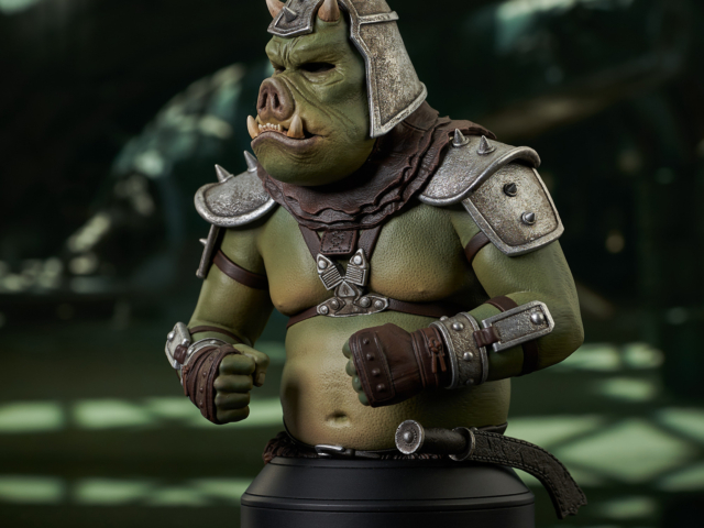 Mando_GamorreanGuard_Bust_02