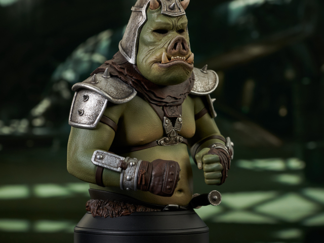 Mando_GamorreanGuard_Bust_03