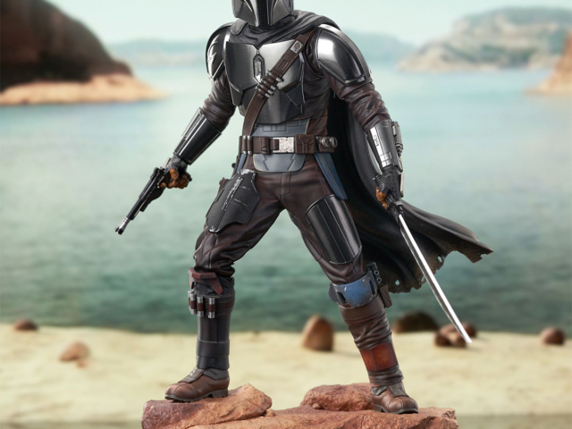 Gentle Giant Mando Statue 01 Sep23
