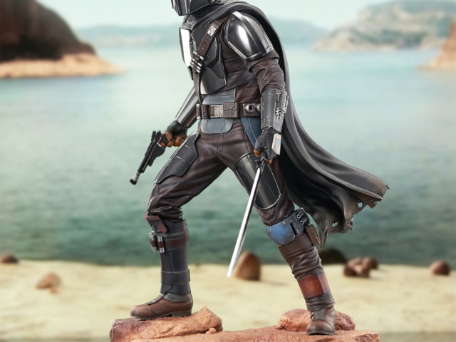 Gentle Giant Mando Statue 02 Sep23