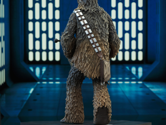 SW_Chewbacca_Statue_04_Oct23a