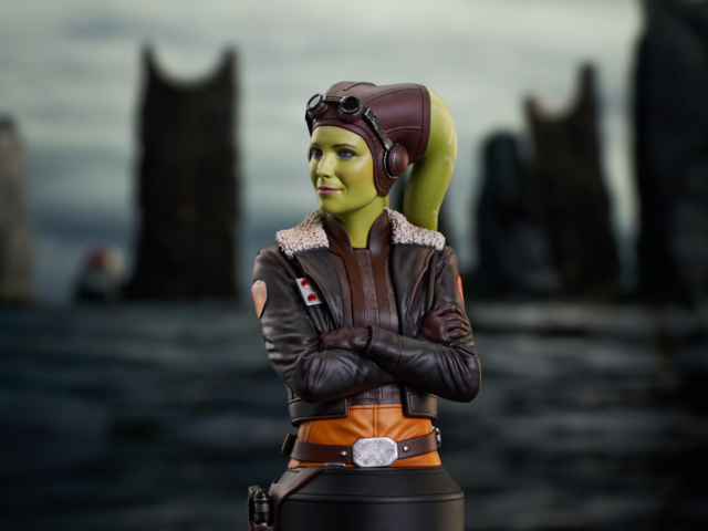 Ahsoka_Hera_Bust_02__GG_Dec23