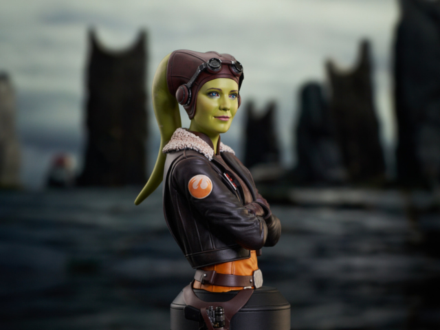 Ahsoka_Hera_Bust_03_GG_Dec23