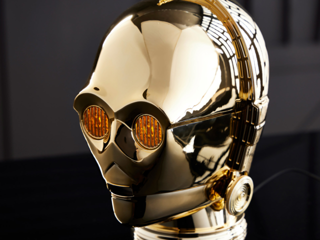 C-3PO Premium Electronic Head Replica Disney Store 04 Sept24