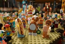 Say ‘Hello’ to New LEGO Holiday Advert featuring LEGO Darth Vader, Glinda and Elphaba