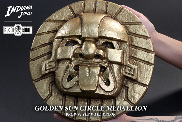 Regal_Robot_golden_sun_medallion_prop_style_wall_decor_01_Aug26
