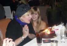 Billie Lourd on Her Momby’s 70th Birthday